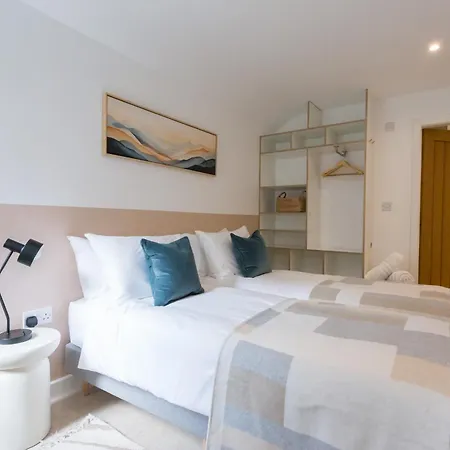 A Unique House Near The River Nidd In 펜션 내어스버러